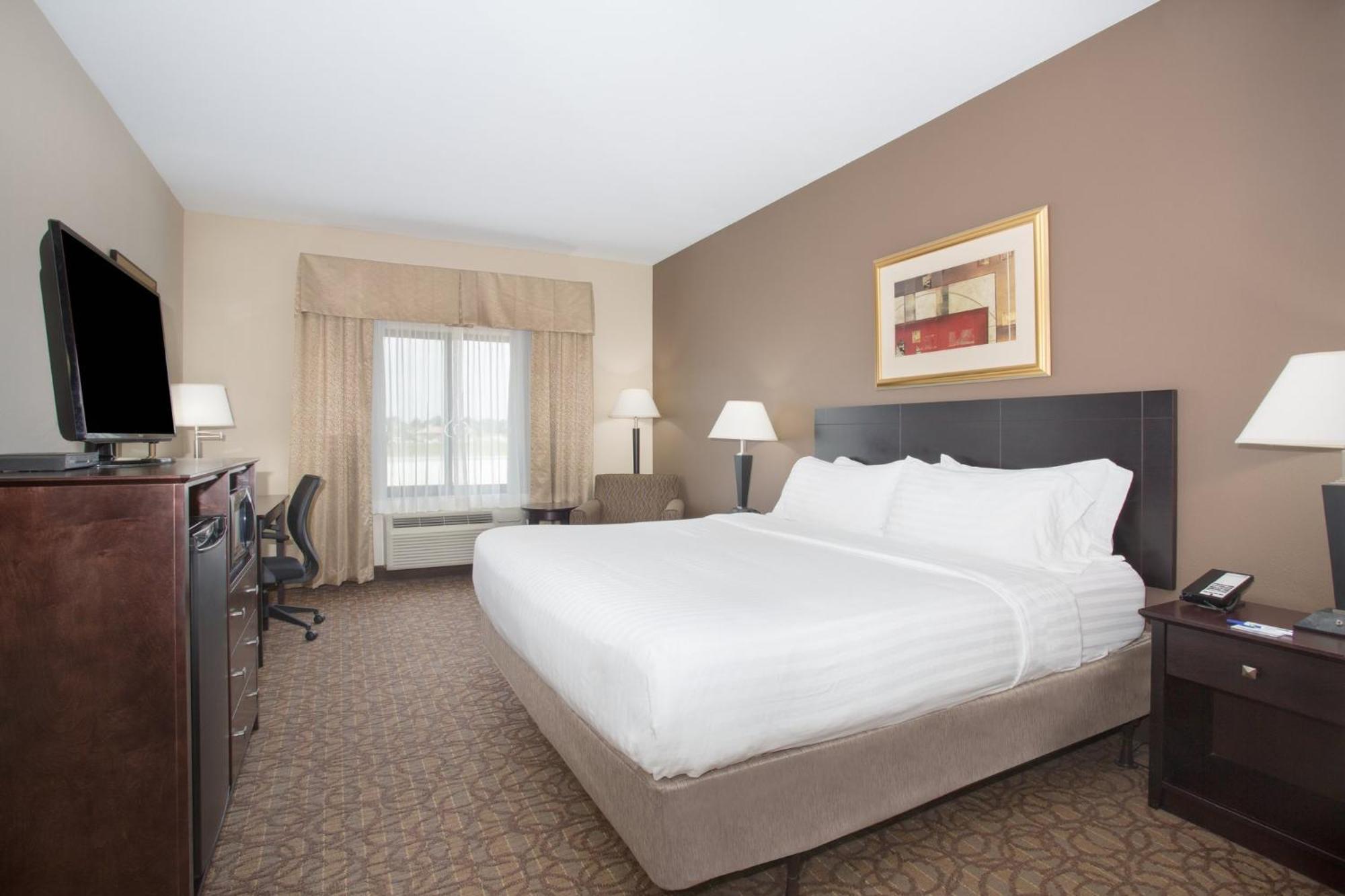 Holiday Inn Express Hotel & Suites Concordia Us 81 By Ihg Dış mekan fotoğraf