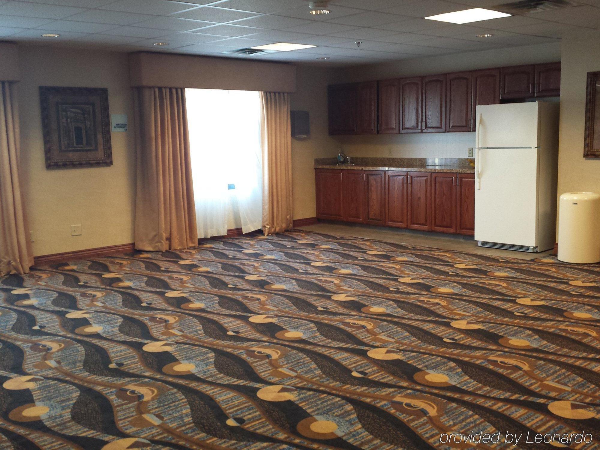 Holiday Inn Express Hotel & Suites Concordia Us 81 By Ihg Dış mekan fotoğraf