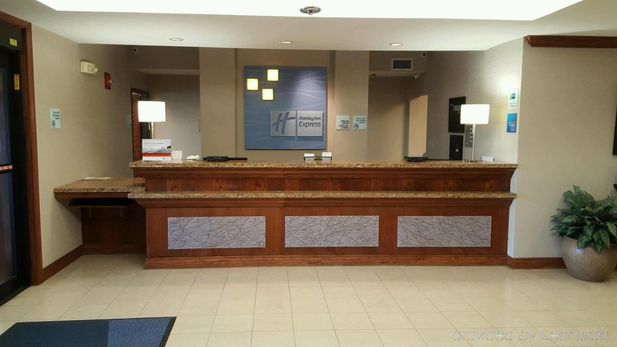 Holiday Inn Express Hotel & Suites Concordia Us 81 By Ihg Dış mekan fotoğraf